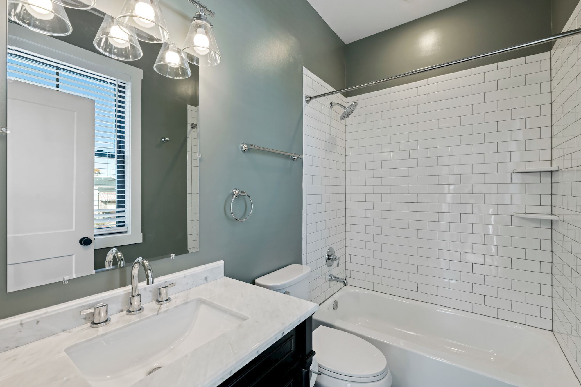 Building Photo - 423 Quincy St NW