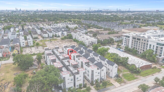Building Photo - 1159 W 18th St