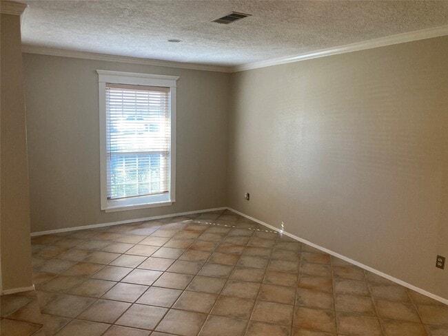 Building Photo - 9250 Rockhurst Dr