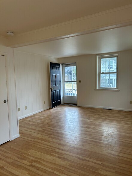 Building Photo - 238 W Queen St