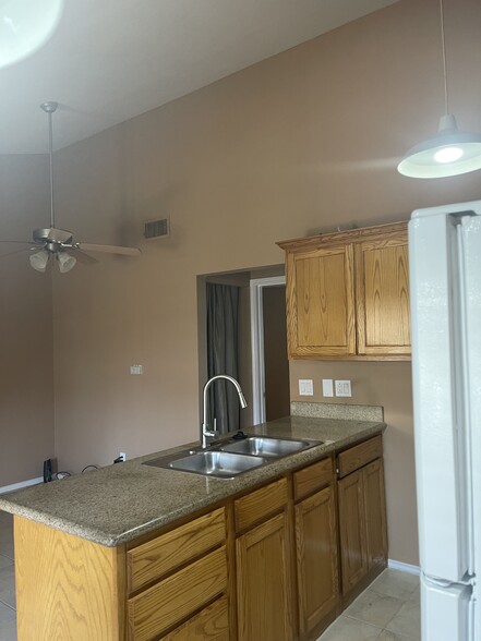 Building Photo - 1400 Palo Blanco Dr