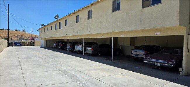 Building Photo - 2305 Mountain Ave N