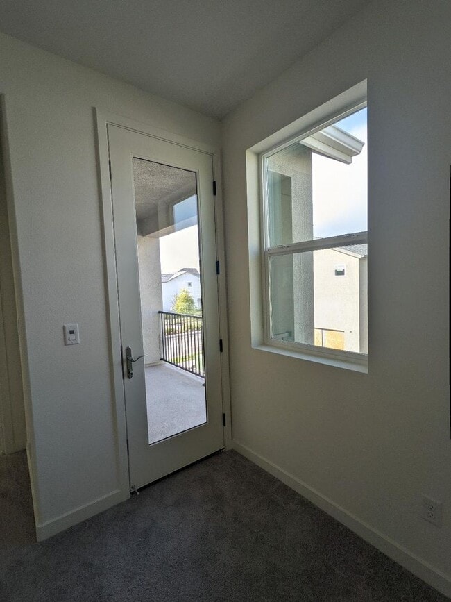 Building Photo - Beautiful/Spacious 3/2.5 (SOLAR) Natomas!  Please reference ad for viewings!