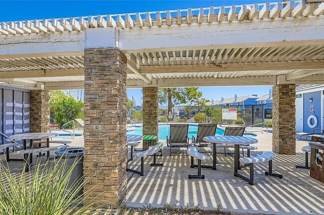 Building Photo - 5350 Rod Ct