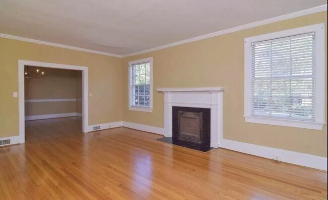Building Photo - 1525 Maple St