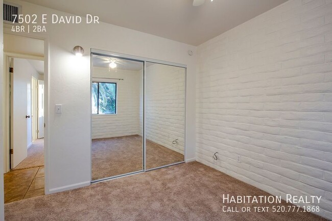 Building Photo - 7502 E David Dr