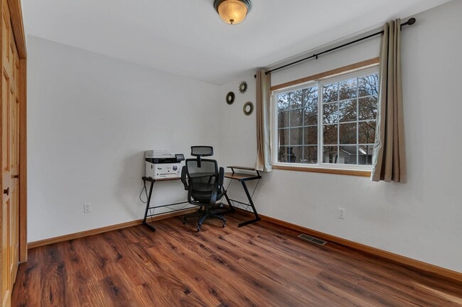 Building Photo - 516 4th Ave NE