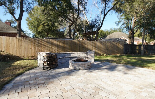 Building Photo - Swift Creek