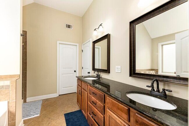 Building Photo - 2183 Bandera Dr