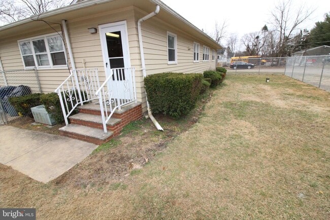 Building Photo - 4032 Quakerbridge Rd