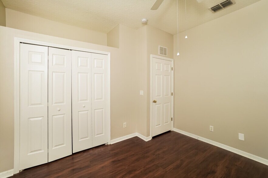 Building Photo - 30551 Annadale Dr