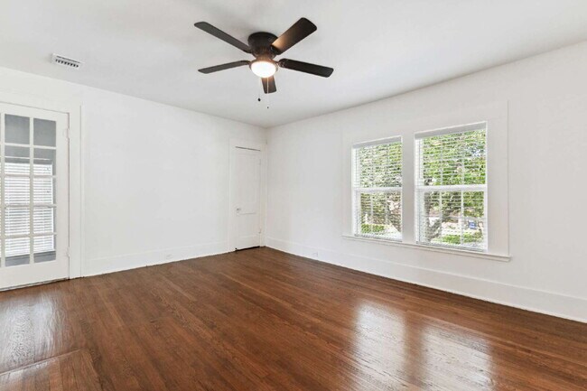 Building Photo - Tastefully updated duplex in the heart of ...