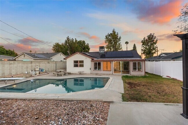 Building Photo - 11377 Gaynor Ave