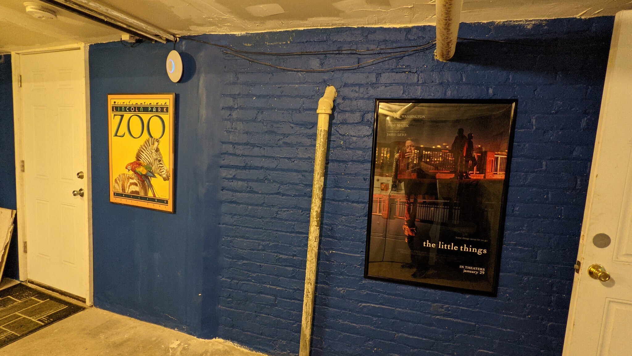 Building Photo - 7416 N Rogers Ave