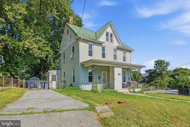 Building Photo - 815 N Maple Ave