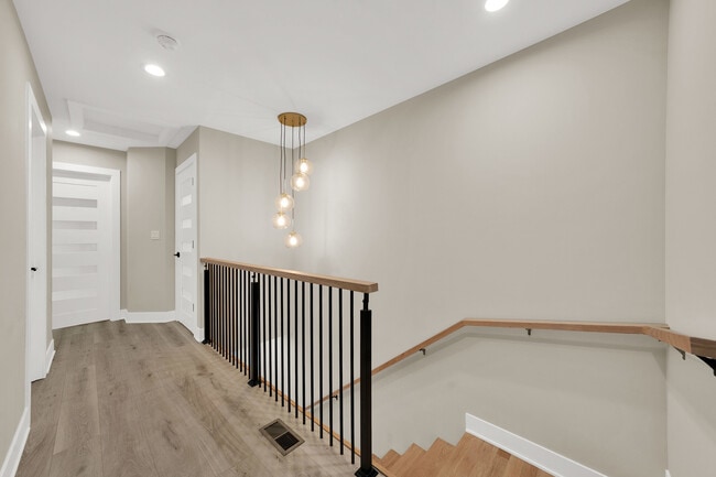 Building Photo - 5901 W Erie St