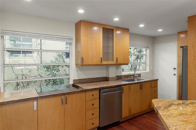 Building Photo - 1605 Euclid Ave