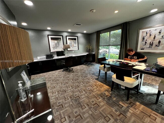 Building Photo - 2421 NE 65th St