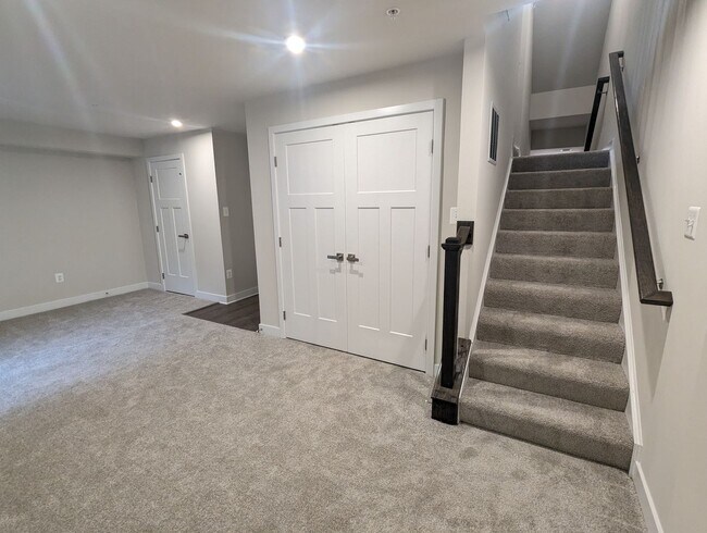 Building Photo - New Build (never lived in) townhouse avail...