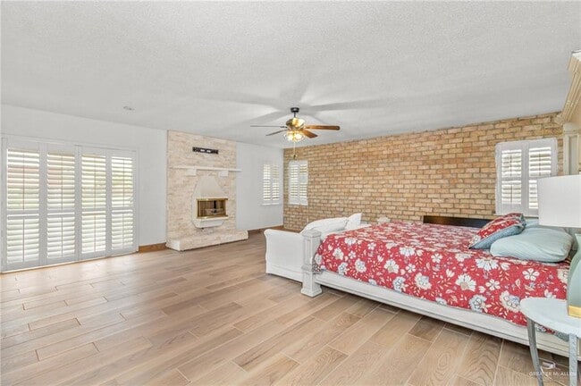 Building Photo - 20 N Shary Rd