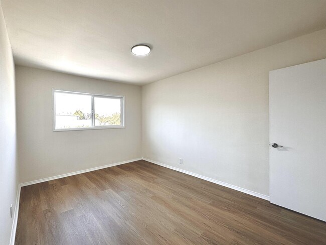 Building Photo - 7031 Sowell Ave