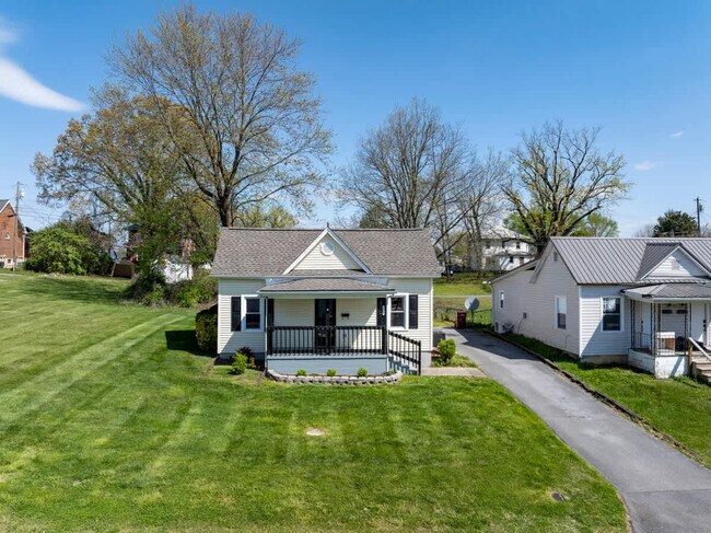 Building Photo - 220 Highland Ave