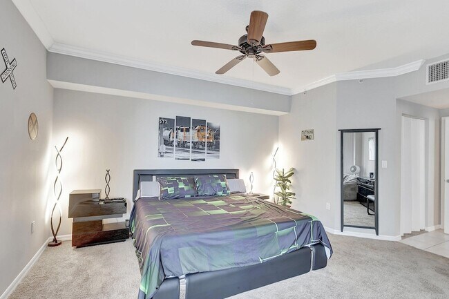 Building Photo - 975 NW Flagler Ave