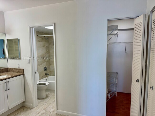 Building Photo - 20515 E Country Club Dr