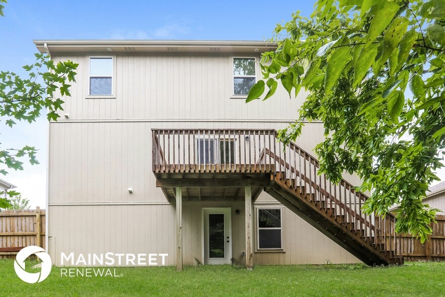 Building Photo - 1302 NW Hilltop Ln