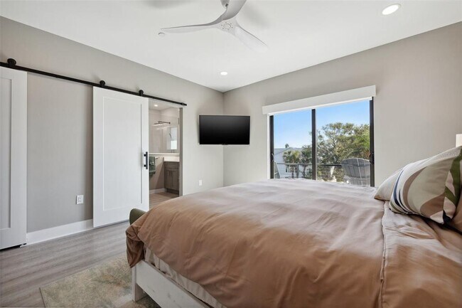 Building Photo - 12404 Capri Cir N