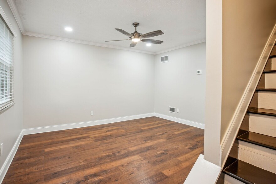 Building Photo - 700 Alta View Ct