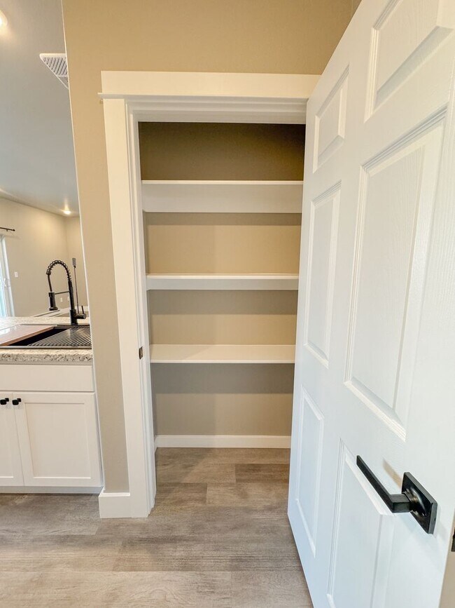 Building Photo - Pet Friendly 2 bed/ 2 bath unit at Soldier...
