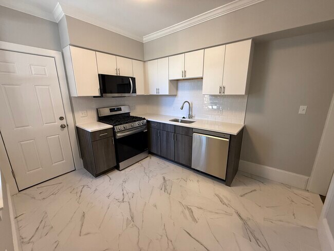 Building Photo - 72 Longwood Ave