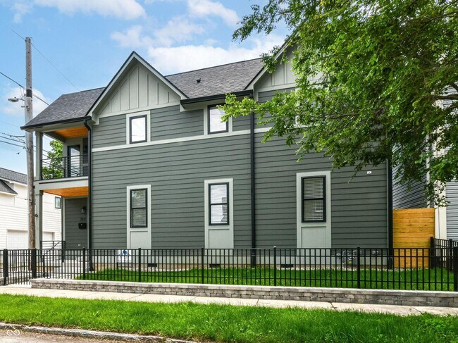 Building Photo - 717 E 27th St