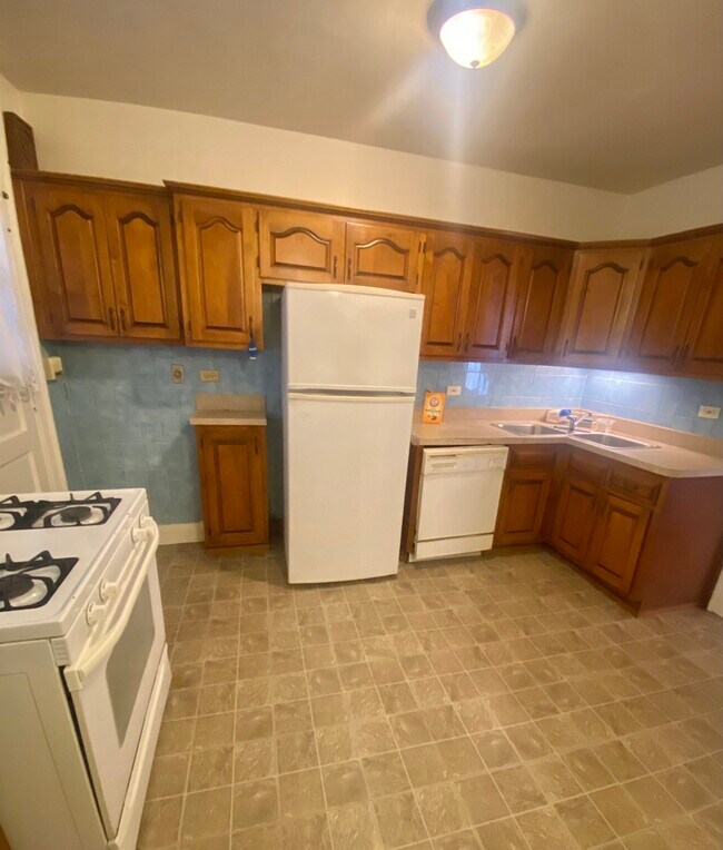 Building Photo - 8352 S Maryland Ave