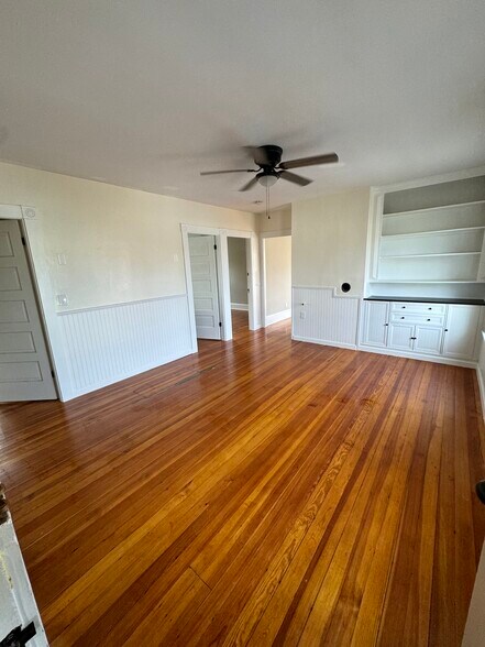Building Photo - 152 Hemlock St