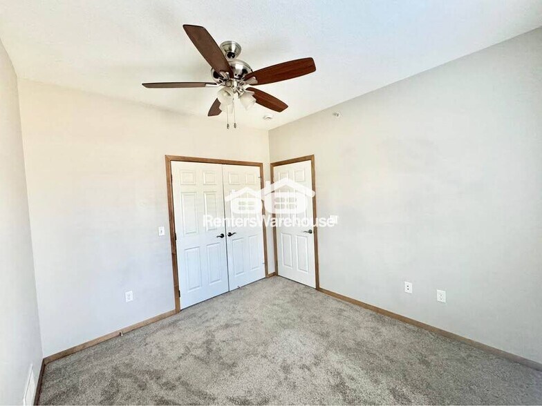 Building Photo - 2000 Meadow Ct