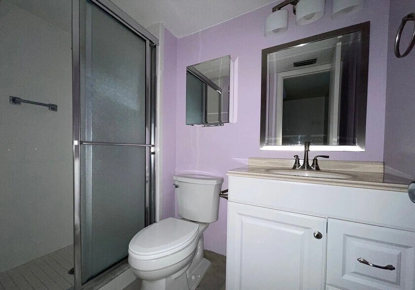 Bathroom 1 - 333 Lake Howard Dr NW