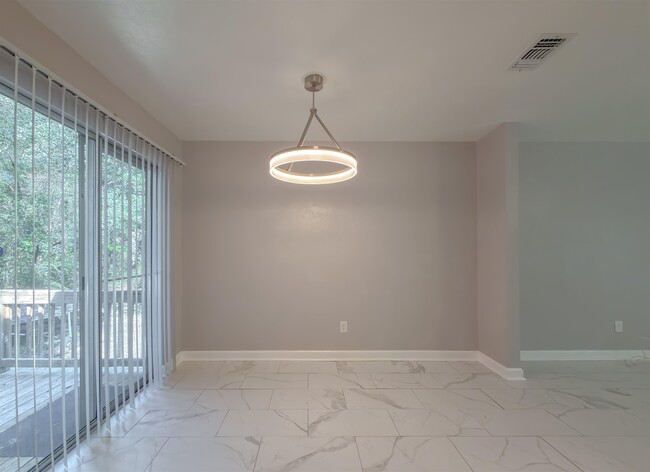 Building Photo - 520 Pasco Ct