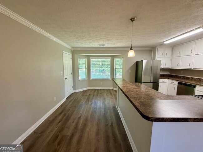 Building Photo - 285 Lakeshore Dr