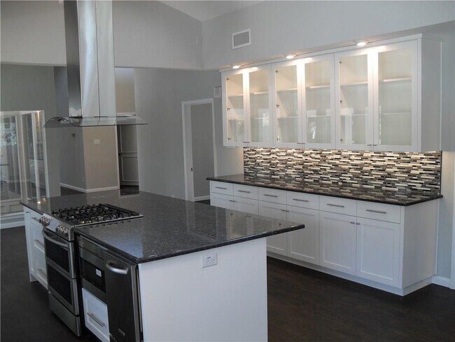 Building Photo - 4804 Greystone Dr