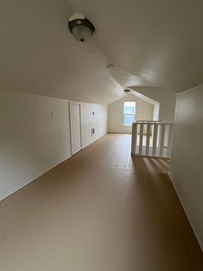 Building Photo - Rent Special: 1/2 Off First Full Months Rent