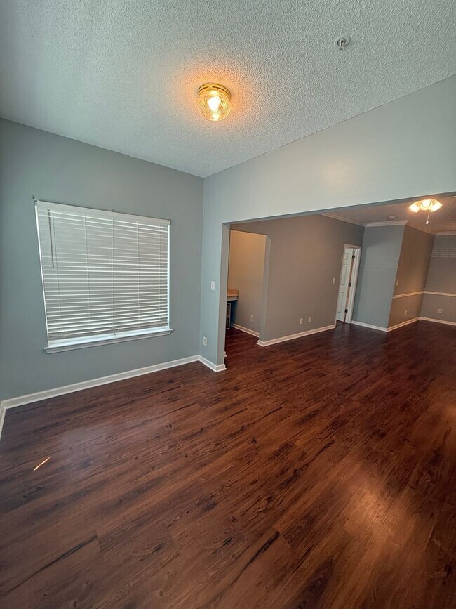 Building Photo - 9201 Walden Park Dr