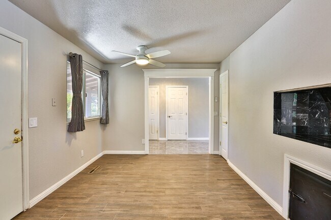 Building Photo - Saratoga single story home with Pool, and open Concept Living