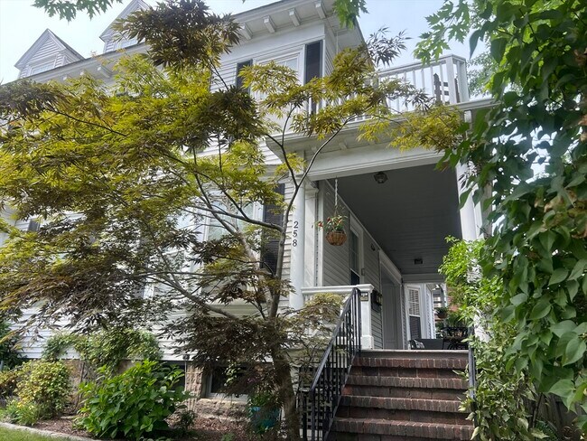 Building Photo - 258 Highland St