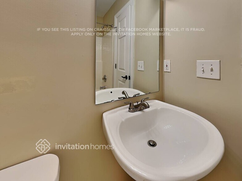 Building Photo - 9014 Sandpiper Dr