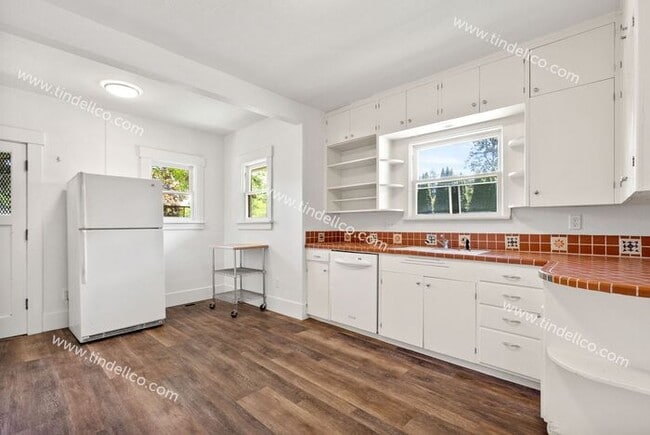 Building Photo - 4 Bedroom Bungalow Inner Northeast Portlan...