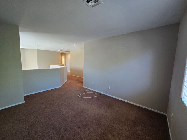 Building Photo - Terrific 3 bed + Loft 2 Car Need Space? Th...