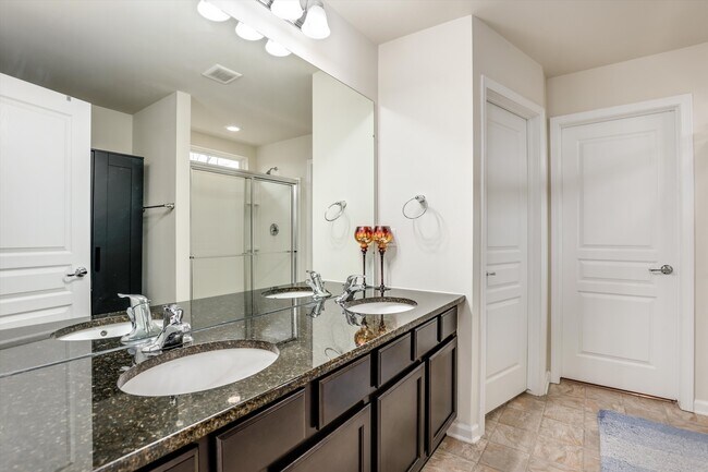 Master bedroom bath - 6117 Branch Dr