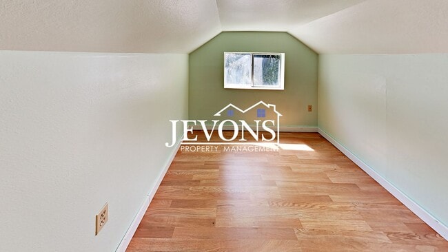 Building Photo - Pet-friendly single-family home in Tieton ...